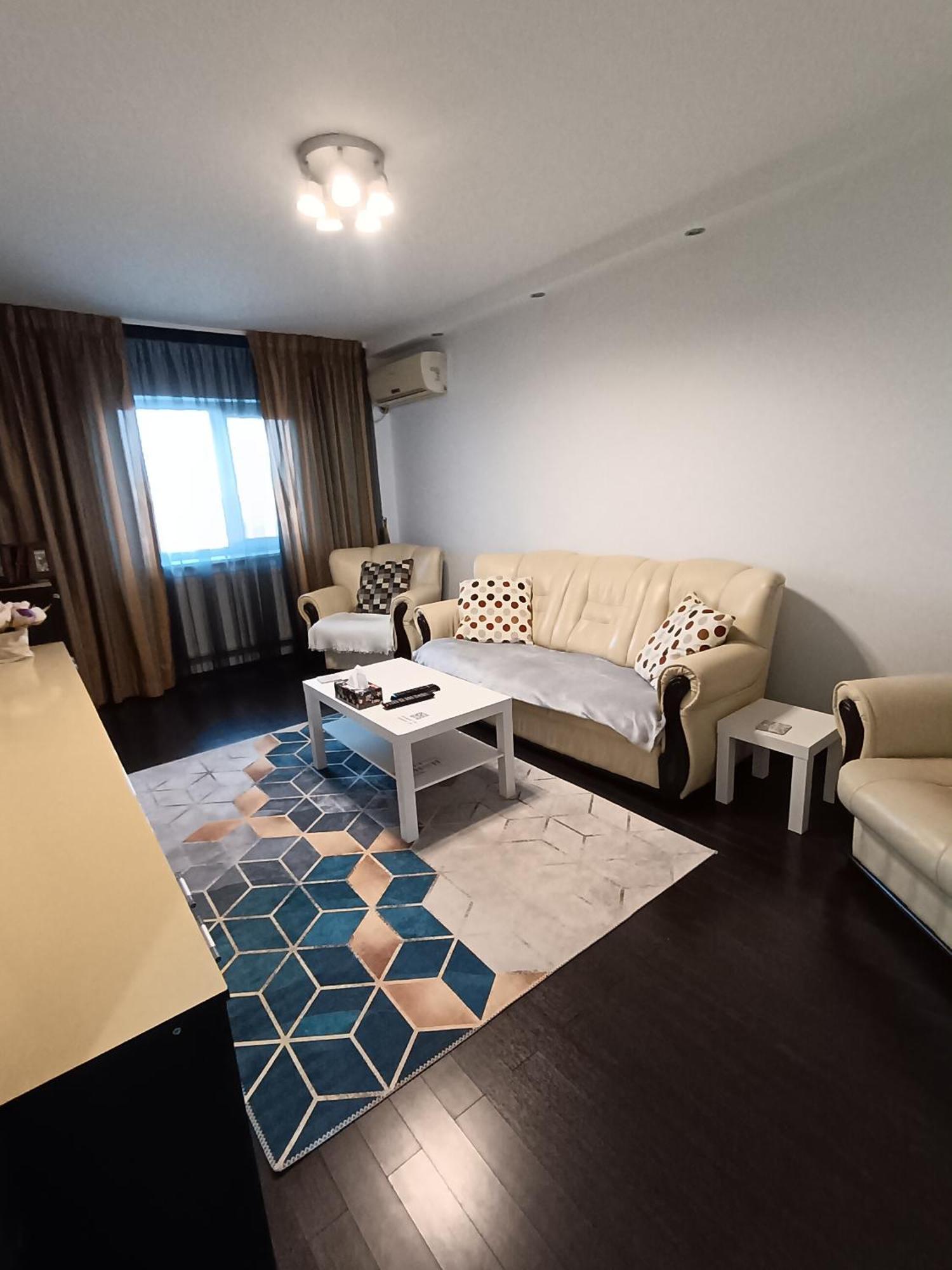 Adrian Home 3 Rooms Apartment プロイェシュティ エクステリア 写真