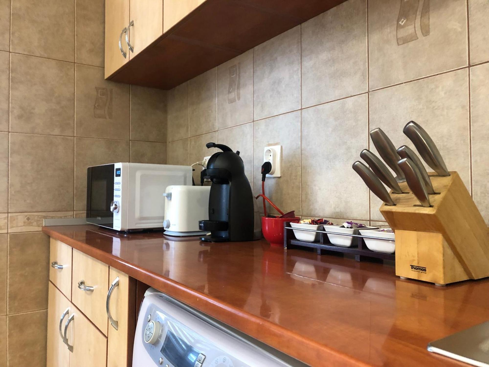 Adrian Home 3 Rooms Apartment プロイェシュティ エクステリア 写真