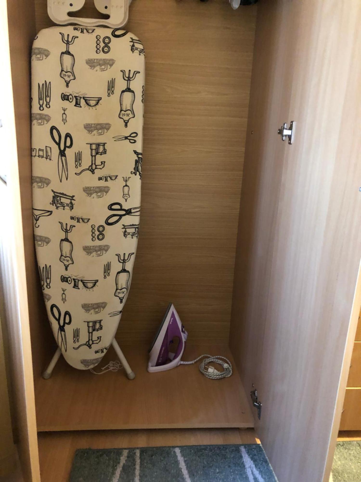 Adrian Home 3 Rooms Apartment プロイェシュティ エクステリア 写真
