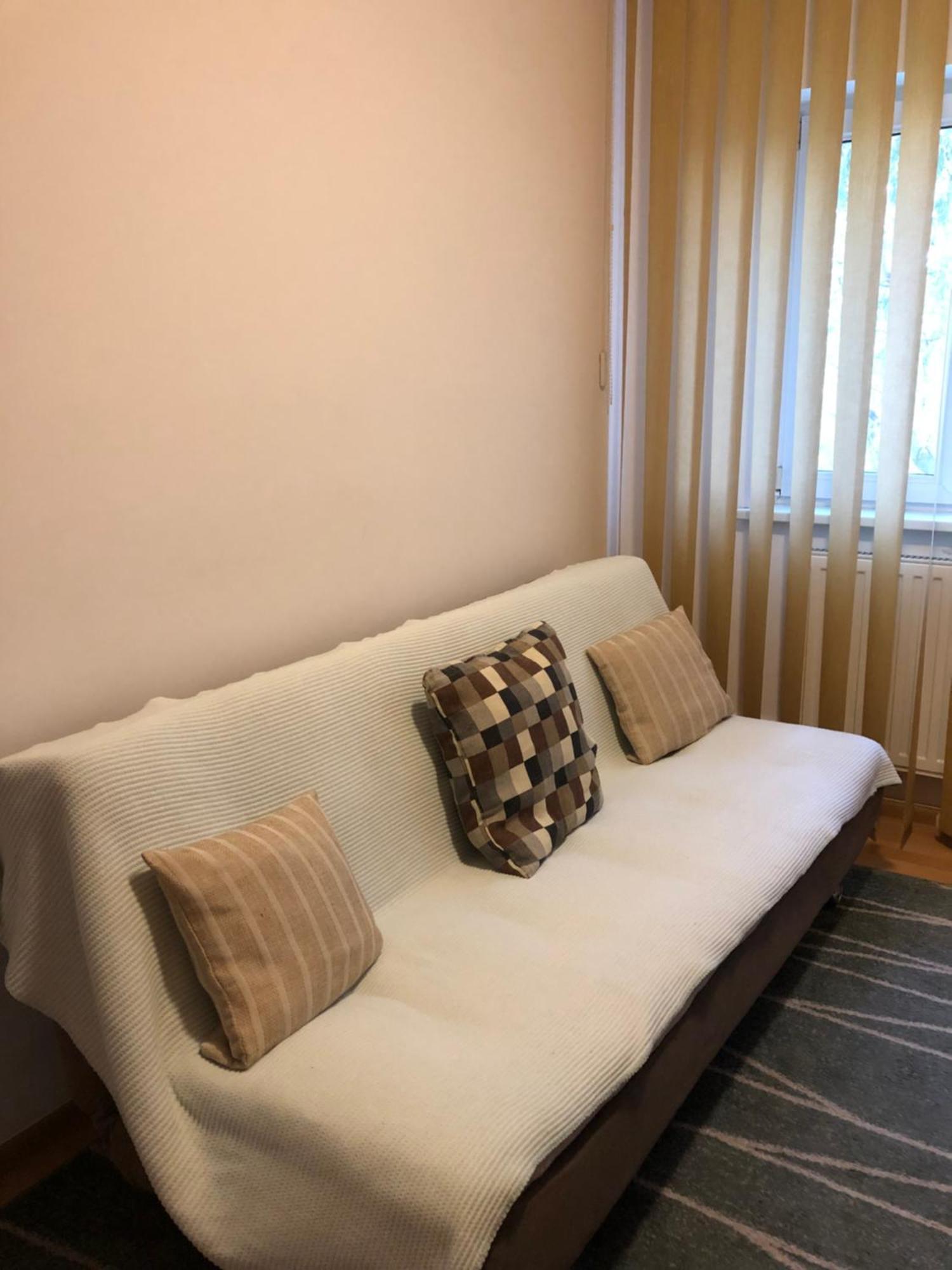 Adrian Home 3 Rooms Apartment プロイェシュティ エクステリア 写真