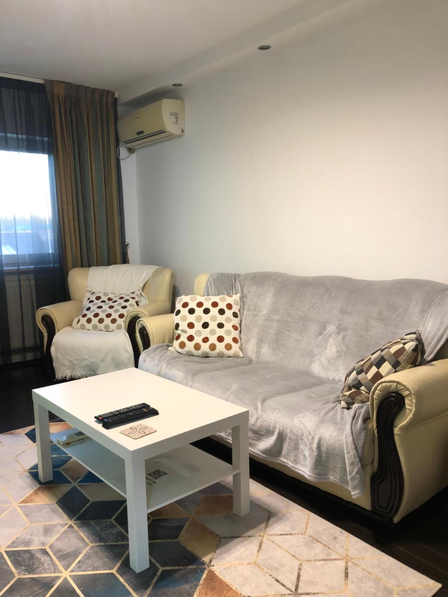 Adrian Home 3 Rooms Apartment プロイェシュティ エクステリア 写真